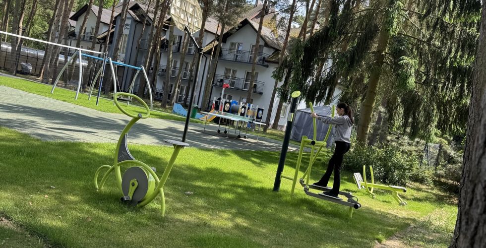 Aktywny wypoczynek nad morzem – jakie sporty najlepiej łączą się z relaksem?